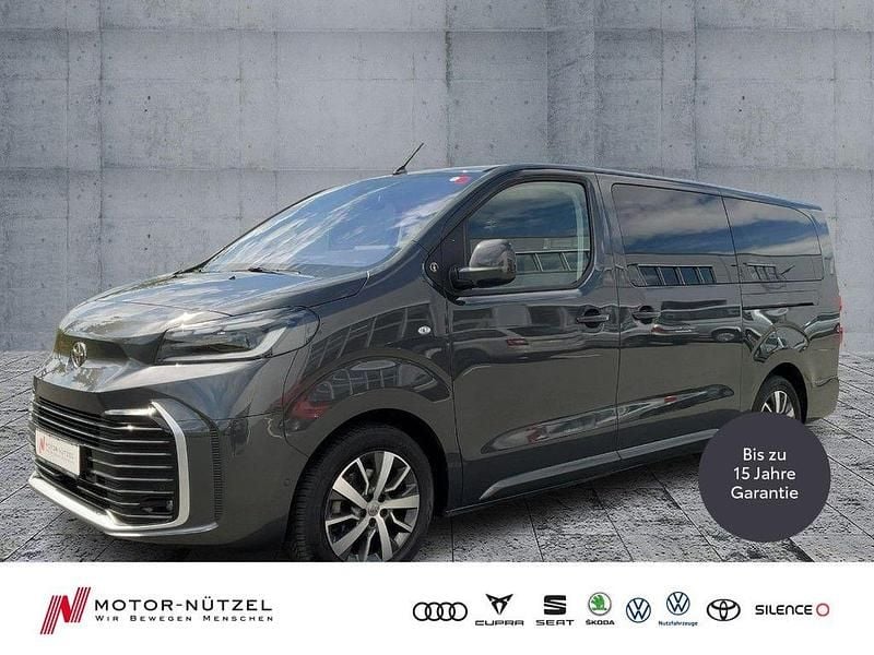 Grau Gebraucht 2024 Toyota Proace Verso Team Kombi | 39.950 € (Guter Preis) - Bild 1/4
