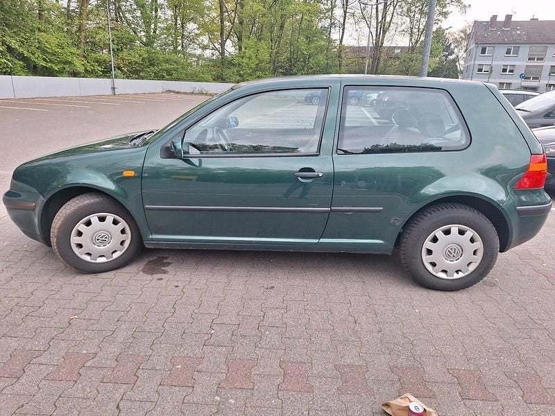 Second-hand VW Golf IV 75 CP (55 kW) 2000 Verde Hatchback