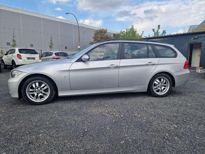 Gebraucht BMW 320 150 PS (110 kW) 2006 Titansilber metallic Kombi