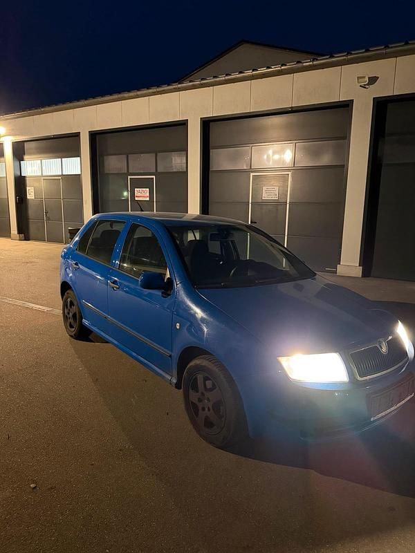 Blau Gebraucht 2003 Skoda Fabia Kleinwagen | 1.500 € - Bild 1/4