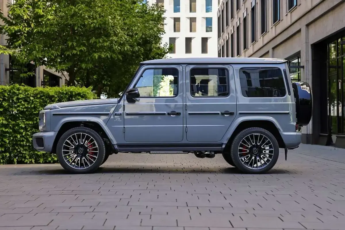 Neu Mercedes G63 AMG AMG 605 PS (444 kW) 2026 Grau SUV