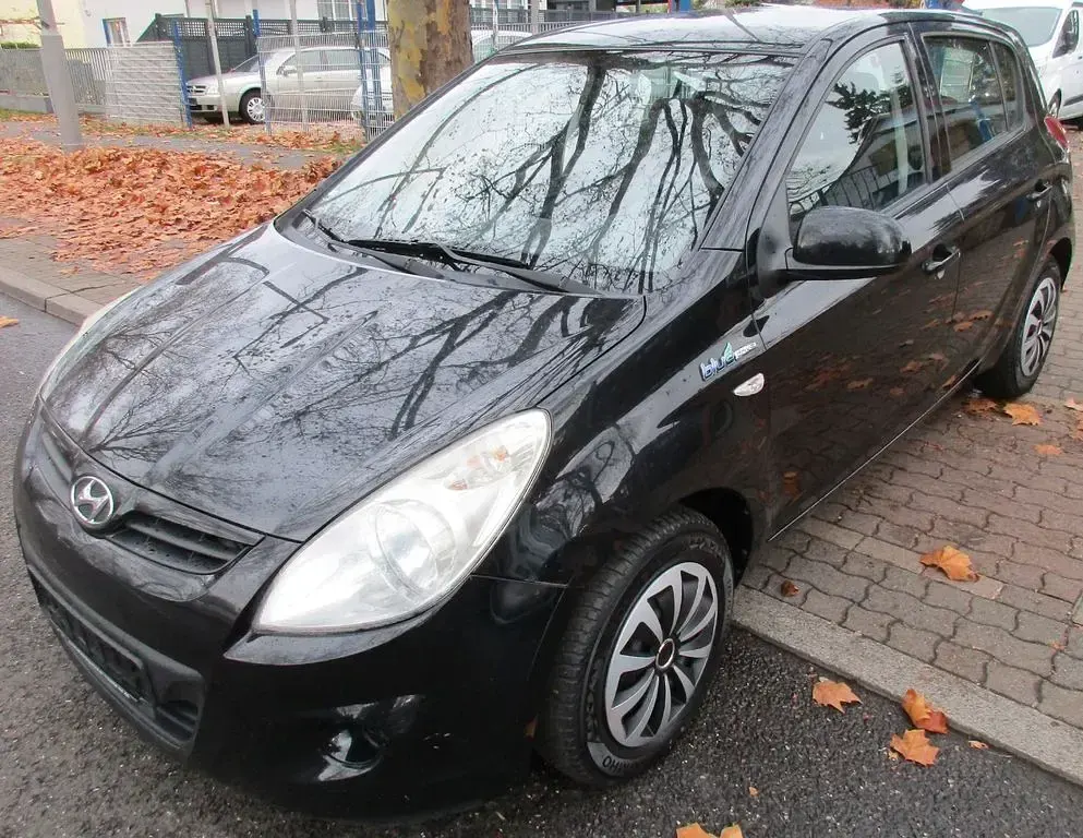 Gebraucht Hyundai i20 Edition 90 PS (66 kW) 2012 Schwarz Kleinwagen