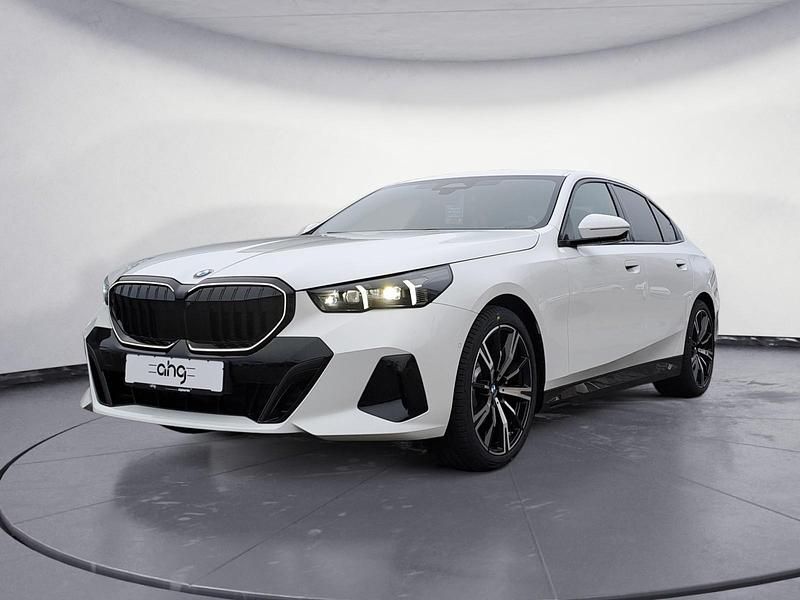 Weiß Neu 2026 BMW 520 Limousine | 64.270 € (Superpreis) - Bild 1/4