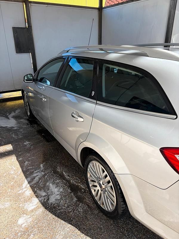Gebraucht Ford Mondeo 140 PS (102 kW) 2008 Silber Kombi