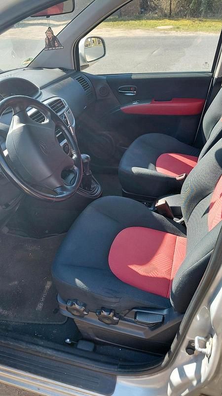 Gebraucht Hyundai Matrix 101 PS (74 kW) 2009 Silber Van / Kleinbus