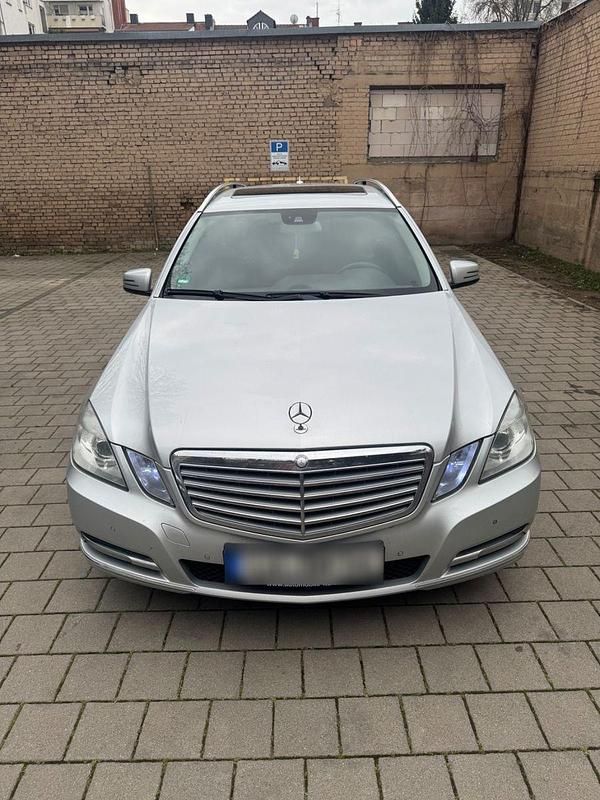 Gebraucht Mercedes E220 Elegance 170 PS (125 kW) 2012 Silber Kombi