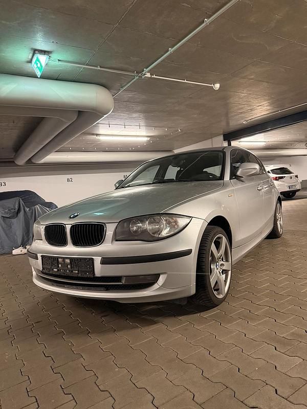 Gebraucht BMW 118 143 PS (105 kW) 2010 Silber Kleinwagen