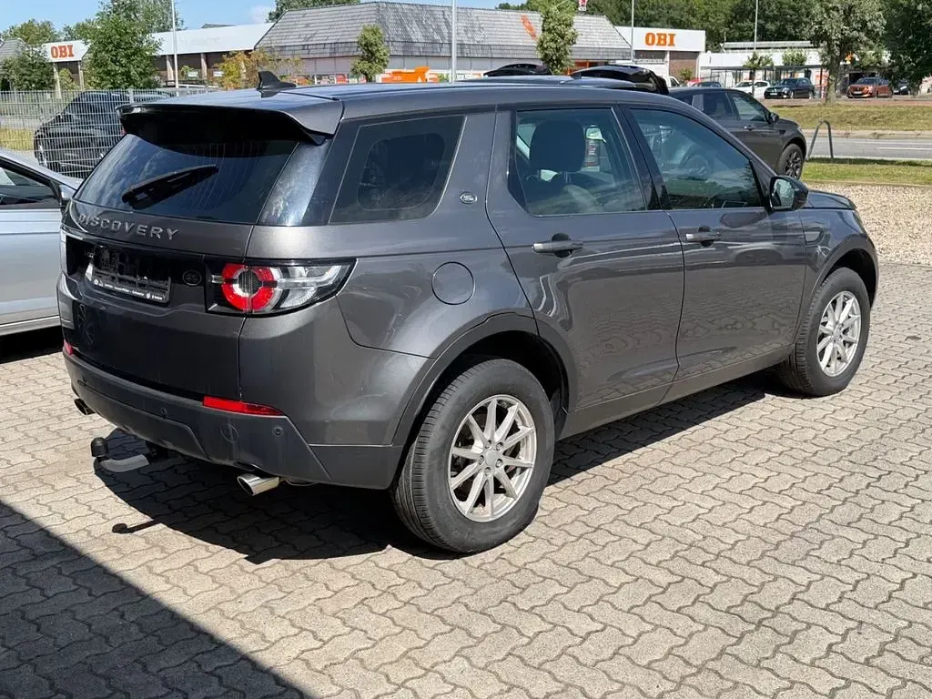 Gebraucht Land Rover Discovery 4 Pure 150 PS (110 kW) 2016 Grau SUV