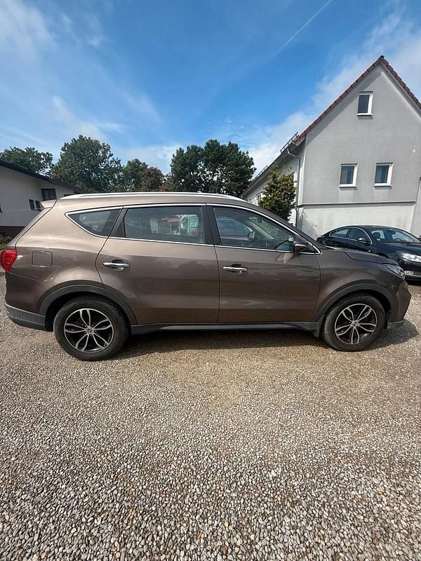 Gebraucht DFSK Glory 580 145 PS (106 kW) 2021 Braun SUV