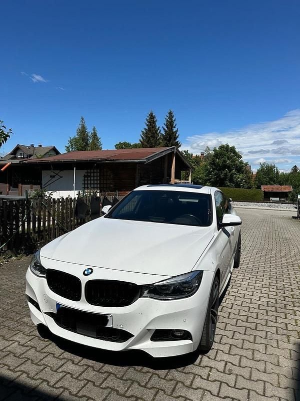 Weiß Gebraucht 2017 BMW 330 M Sport Limousine | 19.500 € (Guter Preis) - Bild 1/4