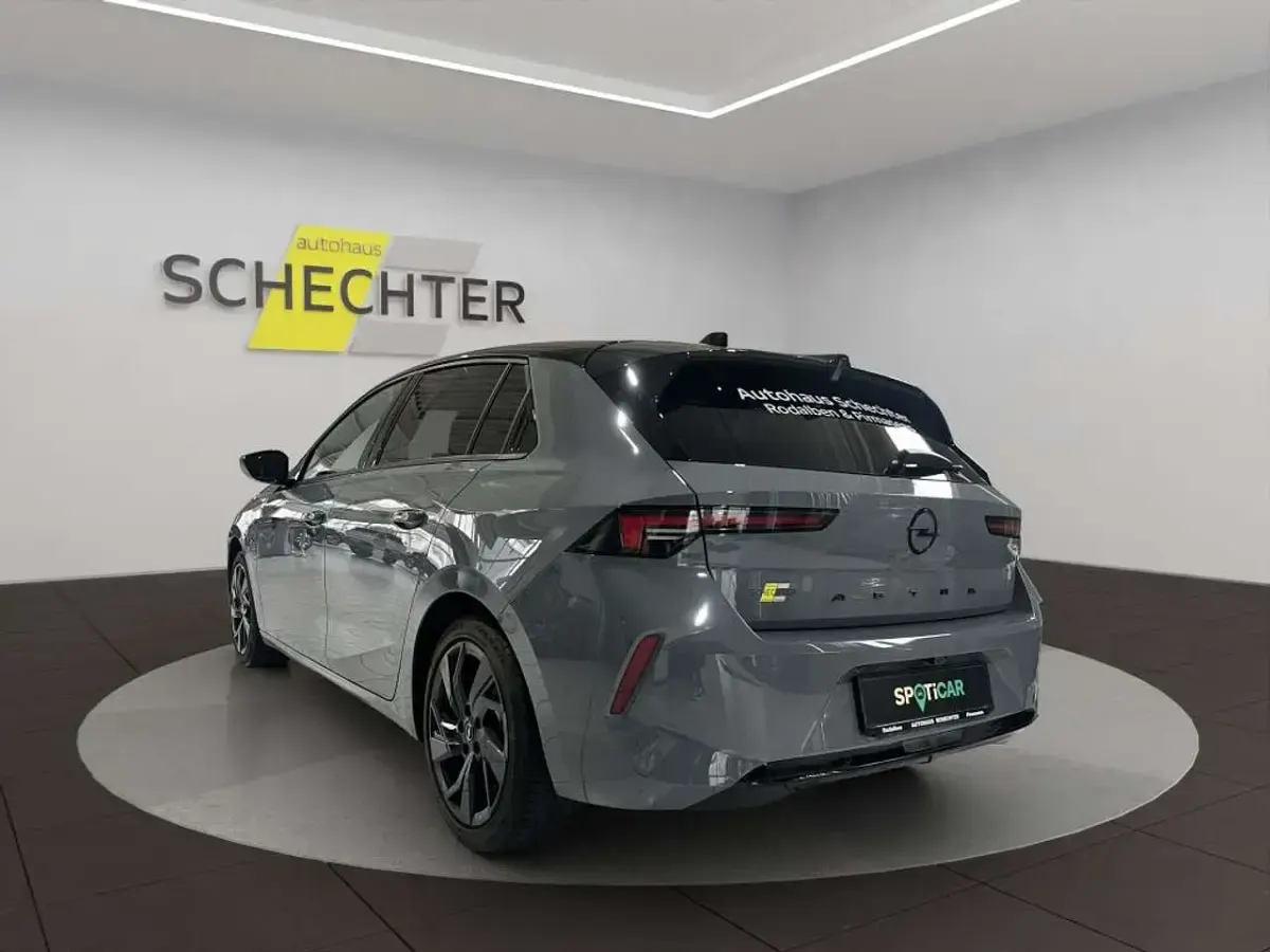 Gebraucht Opel Astra 131 PS (96 kW) 2025 Grafik grau Limousine