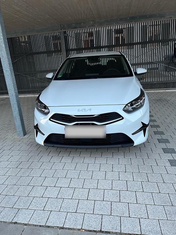 Gebraucht Kia Ceed 100 PS (73 kW) 2022 Weiß Kleinwagen