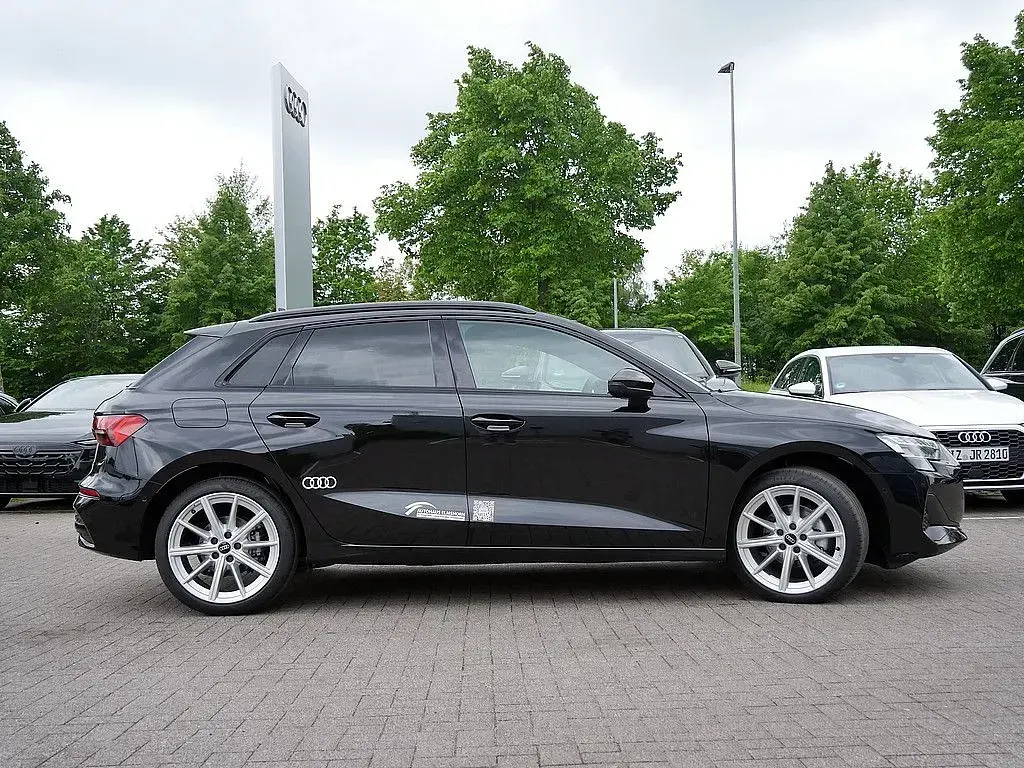 Używany Audi A3 Advanced 150 KM (110 kW) 2026 Czarny Sedan/Limuzyna