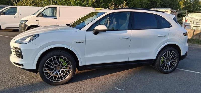 Weiß Gebraucht 2022 Porsche Cayenne Platinum Edition SUV | 80.950 € (Guter Preis) - Bild 1/4