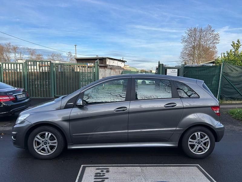 Gebraucht Mercedes B160 95 PS (69 kW) 2009 Grau Van / Kleinbus