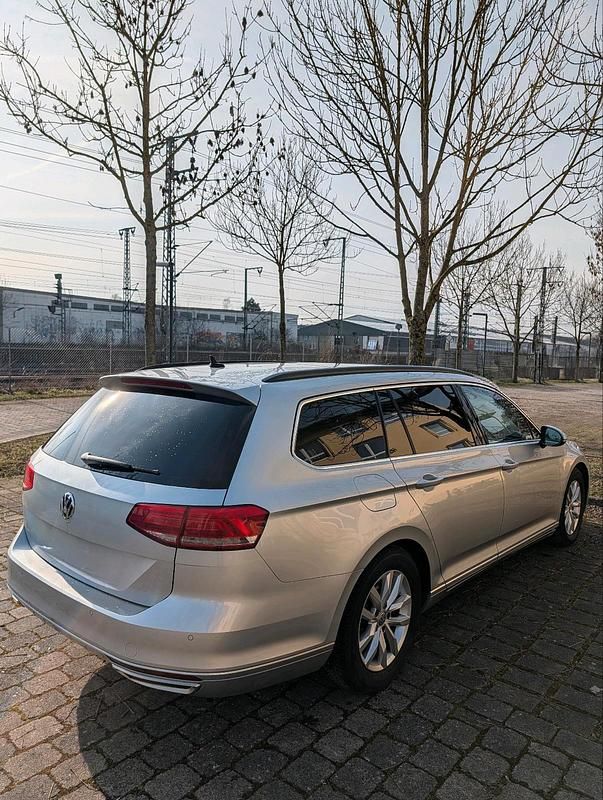 Gebraucht VW Passat 120 PS (88 kW) 2016 Grau Kombi