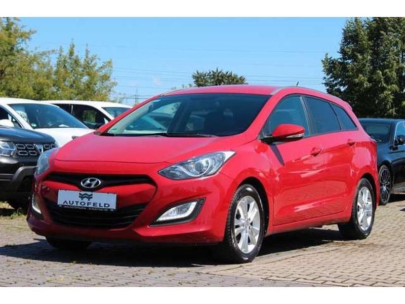 Rot Gebraucht 2013 Hyundai i30 Kombi | 3.950 € (Guter Preis) - Bild 1/4