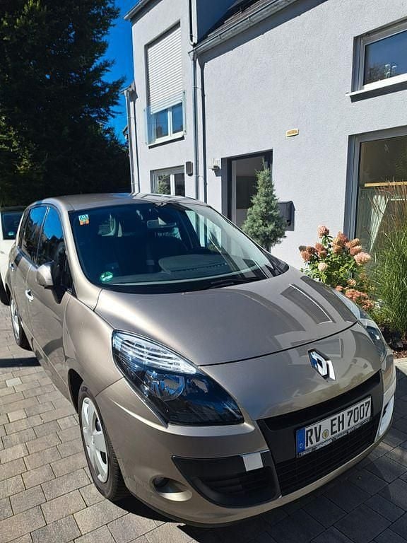 Gebraucht Renault Scénic III Dynamique 131 PS (96 kW) 2011 Beige Van / Kleinbus