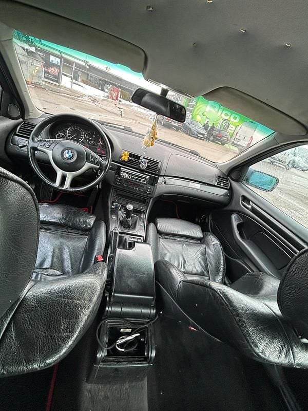 Blau Gebraucht 2001 BMW 320 Sport Line Limousine | 1.400 € (Guter Preis) - Bild 1/4