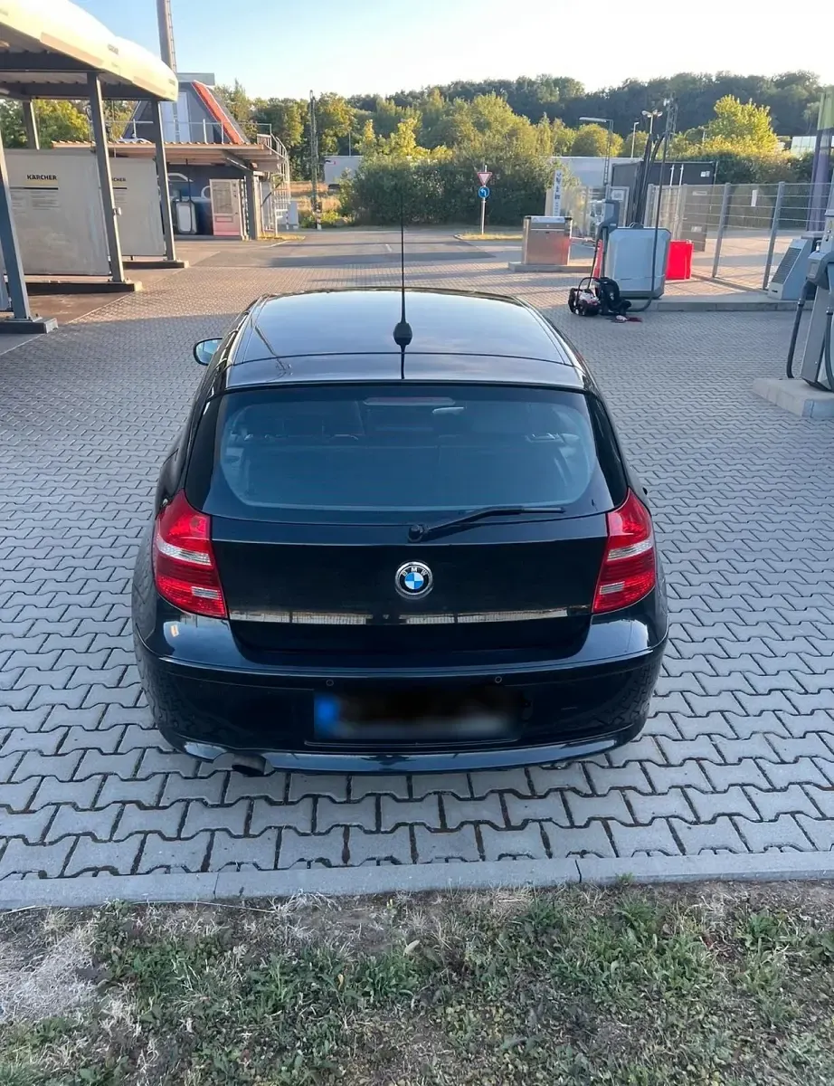 Gebraucht BMW 116 116 PS (85 kW) 2010 Schwarz Kleinwagen