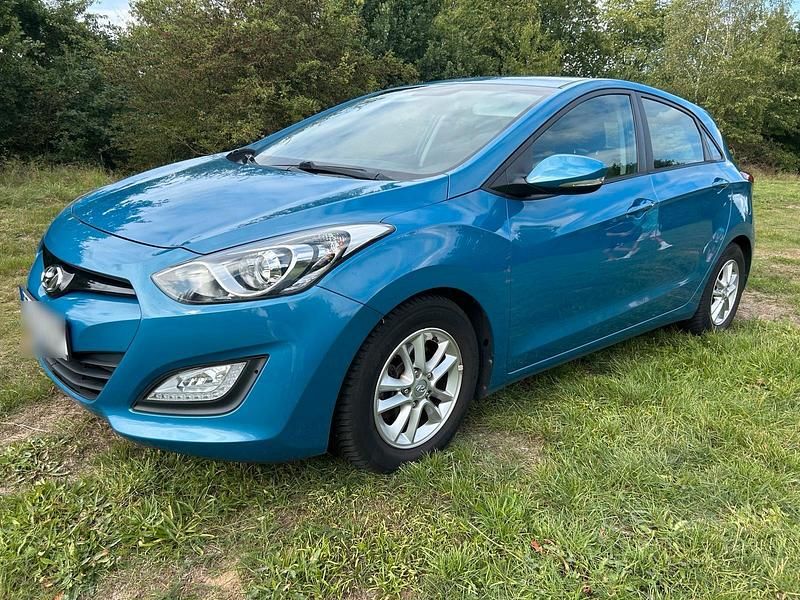 Blau Gebraucht 2012 Hyundai i30 Kleinwagen | 8.200 € (Fairer Preis) - Bild 1/4