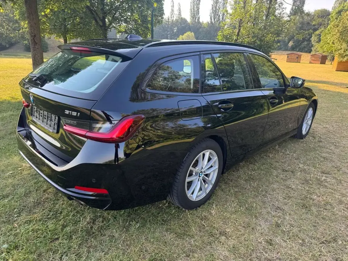 Gebraucht BMW 318 156 PS (114 kW) 2025 Schwarz ii/bonnet fluid black Kombi