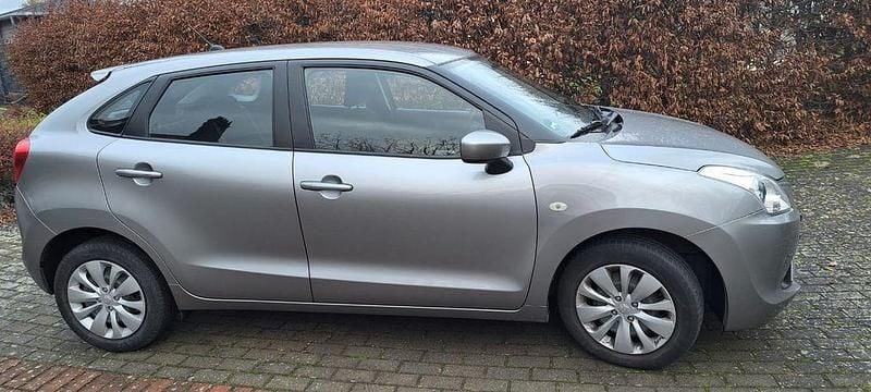 Grau Gebraucht 2018 Suzuki Baleno Limousine | 7.900 € (Guter Preis) - Bild 1/4