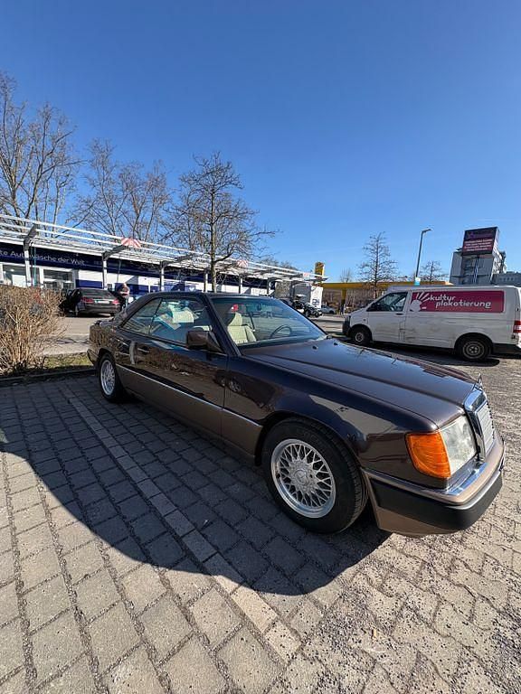 Gebraucht Mercedes 230 132 PS (97 kW) 1990 Braun Coupé