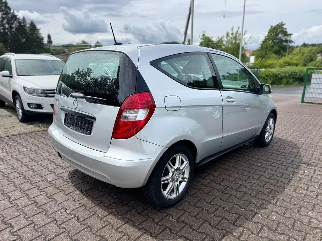Gebraucht Mercedes A180 116 PS (85 kW) 2009 Silber Kleinwagen