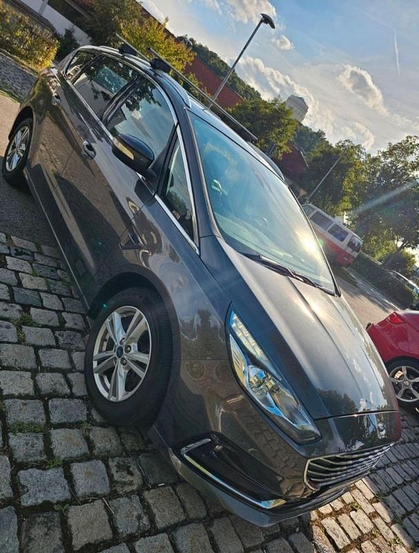 Gebraucht Ford S-MAX Titanium 150 PS (110 kW) 2020 Silber Van / Kleinbus