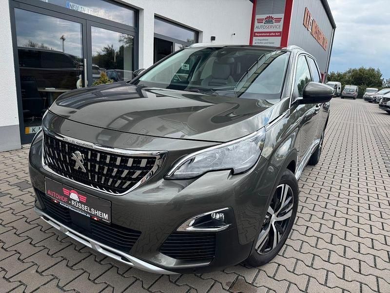 Grau Gebraucht 2020 Peugeot 5008 Allure Van / Kleinbus | 19.950 € (Guter Preis) - Bild 1/4