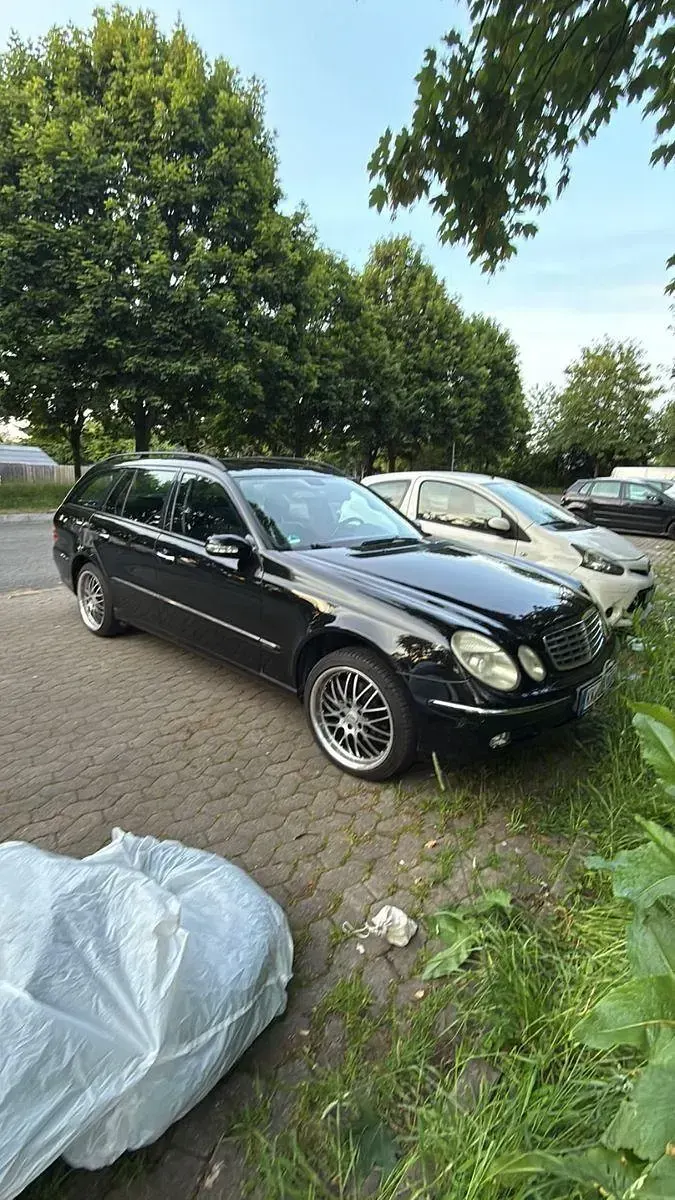 Gebraucht Mercedes E240 Elegance 177 PS (130 kW) 2004 Schwarz Kombi