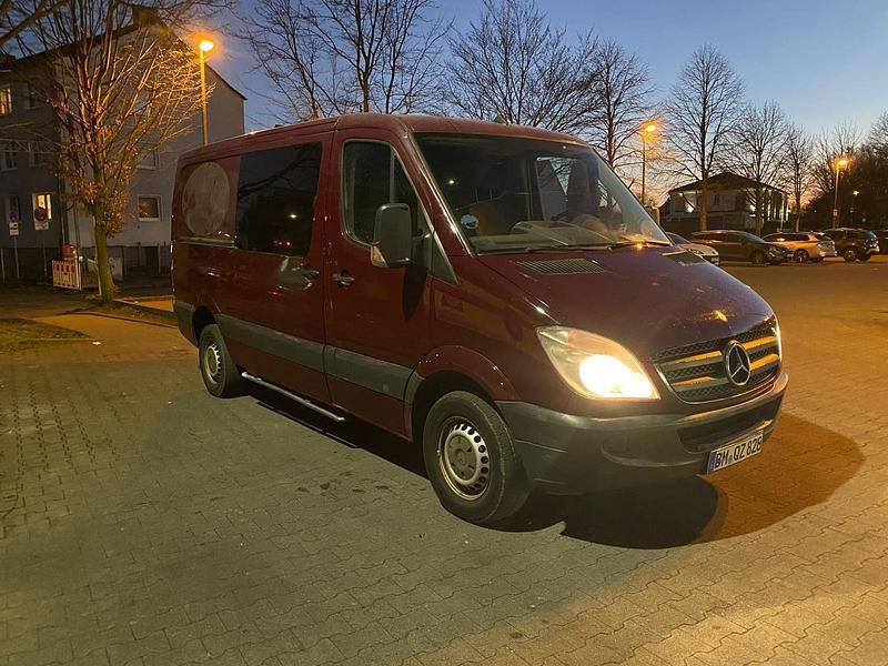 Rot Gebraucht 2009 Mercedes 316 Van | 3.700 € (Superpreis) - Bild 1/4