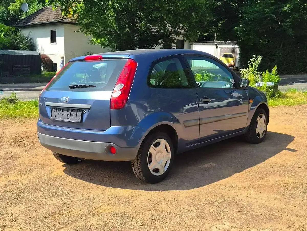 Gebraucht Ford Fiesta Ambiente 60 PS (44 kW) 2005 Jeans (metallic) (metallic) Kleinwagen