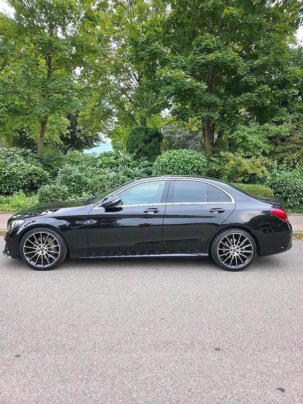 Schwarz Gebraucht 2017 Mercedes C160 AMG line Coupé | 23.600 € - Bild 1/4