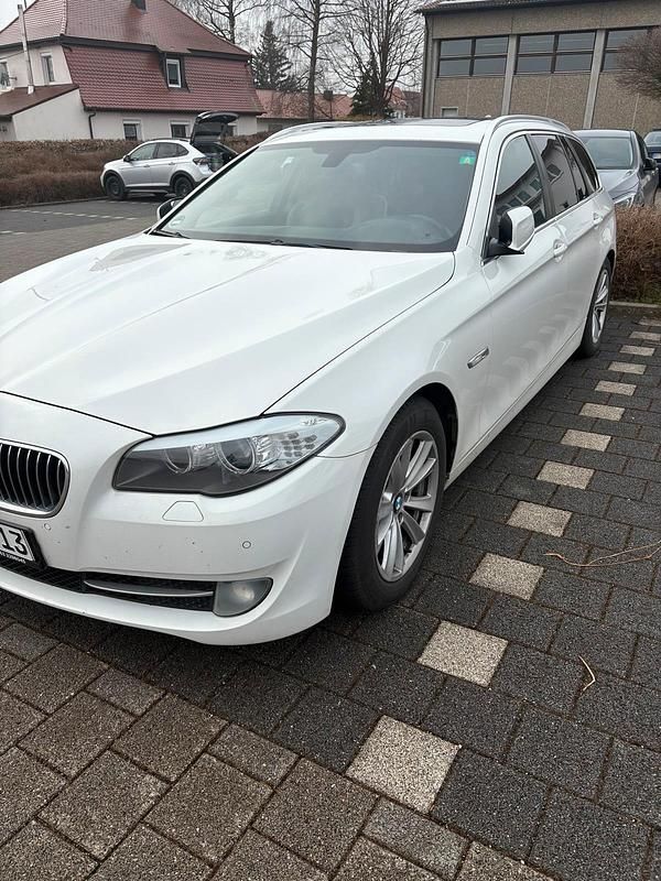 Weiß Gebraucht 2012 BMW 520 Kombi | 10.000 € - Bild 1/4