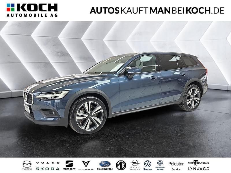 Blau Gebraucht 2024 Volvo V60 CC Ultimate Kombi | 44.490 € (Fairer Preis) - Bild 1/4
