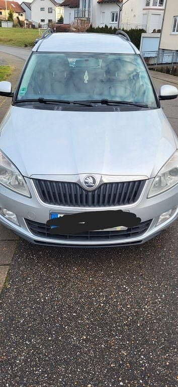 Silber Gebraucht 2015 Skoda Roomster Ambition Van / Kleinbus | 9.799 € (Etwas zu teuer) - Bild 1/4