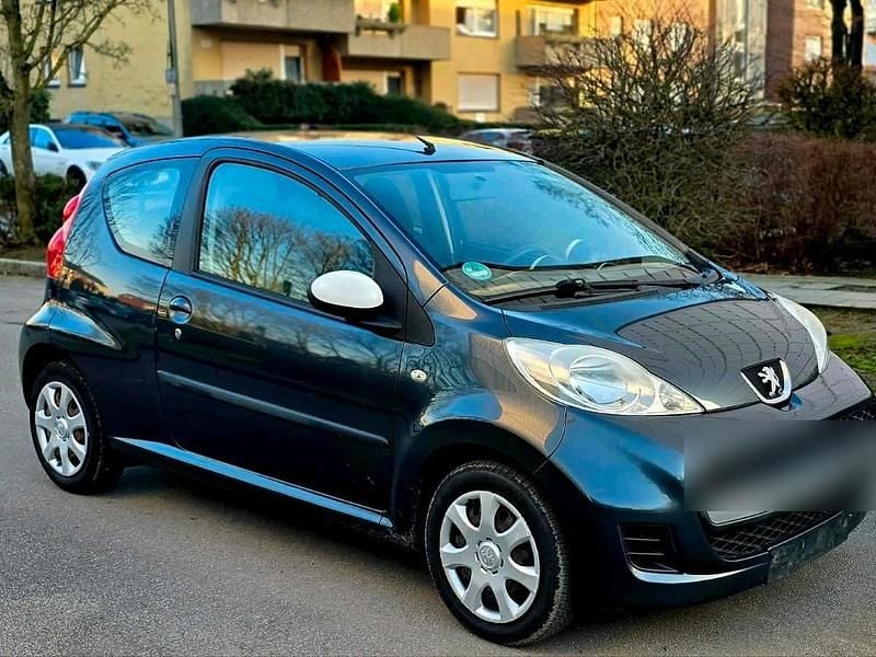 Silber Gebraucht 2011 Peugeot 107 Kleinwagen | 2.150 € (Guter Preis) - Bild 1/4