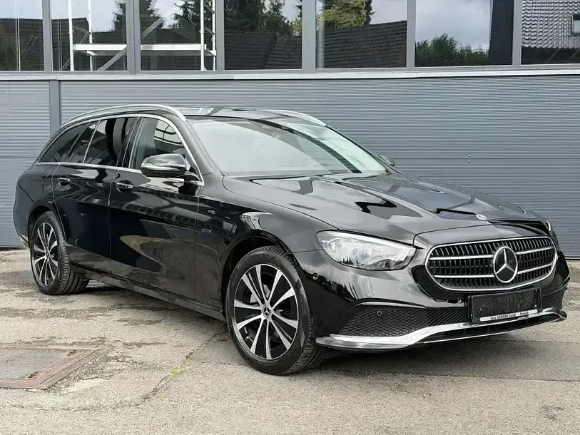 Gebraucht Mercedes E300 211 PS (155 kW) 2021 Schwarz Limousine