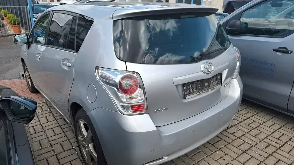 Gebraucht Toyota Verso Executive 150 PS (110 kW) 2009 Silber Van / Kleinbus