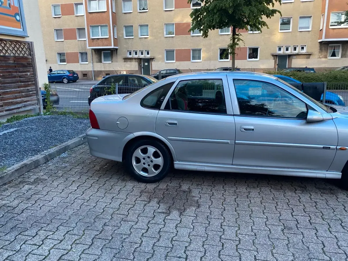 Gebraucht Opel Vectra 123 PS (90 kW) 2001 Silber Limousine
