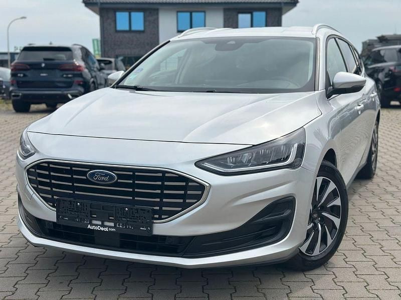 Silber Gebraucht 2023 Ford Focus Titanium X Limousine | 14.756 € (Fairer Preis) - Bild 1/4