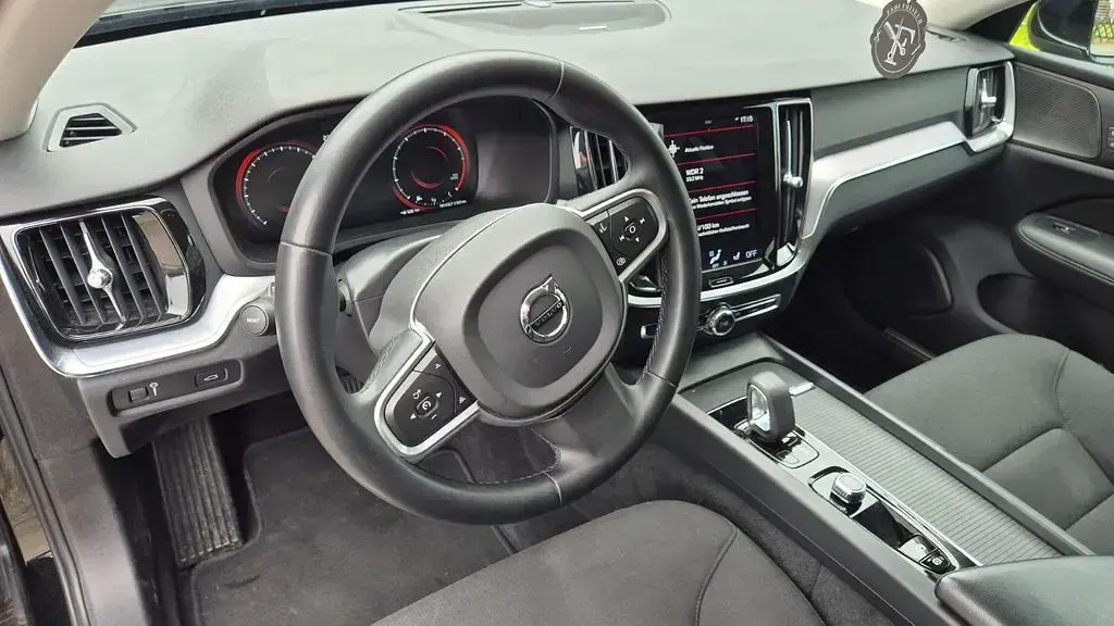 Gebraucht Volvo V60 Core 163 PS (119 kW) 2022 Schwarz Kombi
