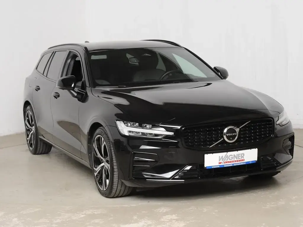 Gebraucht Volvo V60 Plus 250 PS (183 kW) 2023 Schwarz Kombi
