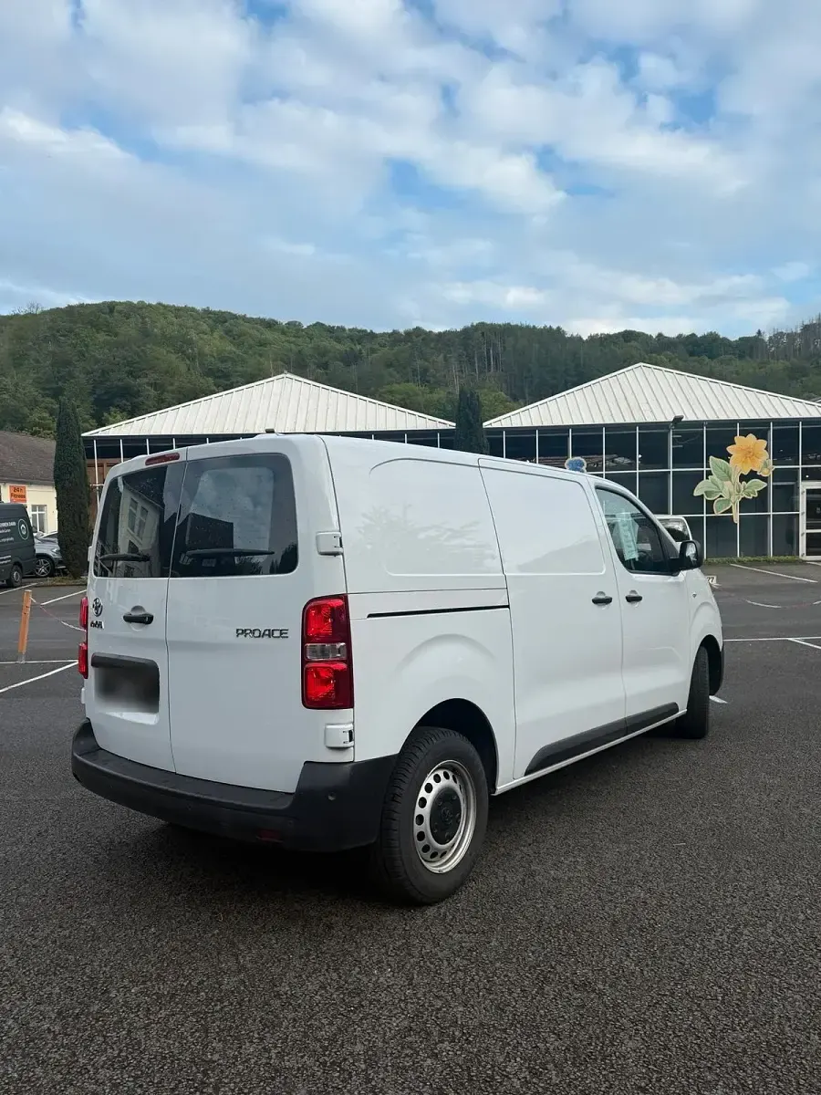 Occasion Toyota Proace 145 ch (106 kW) 2023 Blanc Monospace