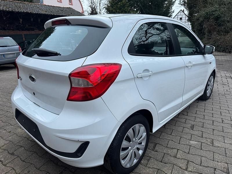 Gebraucht Ford Ka Plus 71 PS (52 kW) 2018 Weiß Kleinwagen
