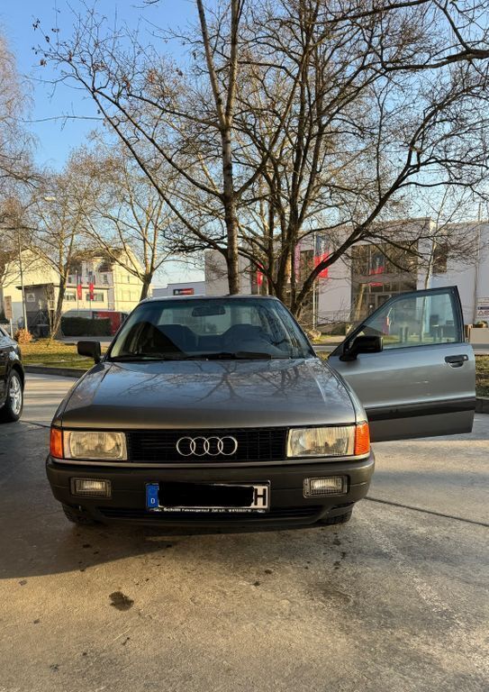 Grau Gebraucht 1990 Audi 80 Limousine | 2.398 € - Bild 1/4