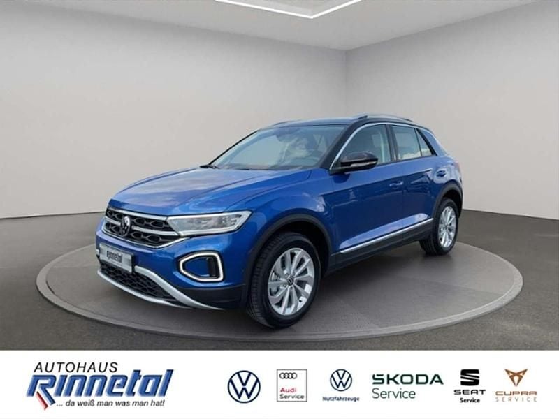 Ravennablau metallic / schwar Neu 2025 VW T-Roc Style SUV | 34.480 € (Superpreis) - Bild 1/4