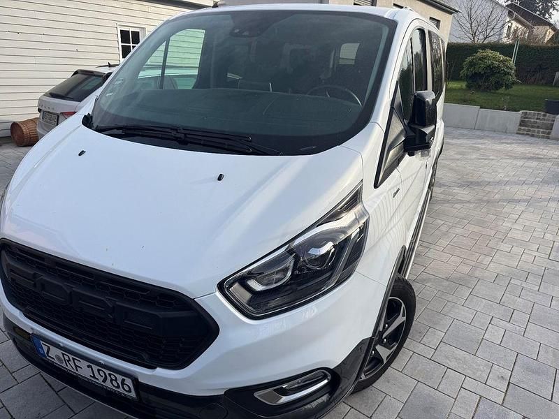 Weiß Gebraucht 2021 Ford Tourneo Active Van / Kleinbus | 36.900 € (Fairer Preis) - Bild 1/4